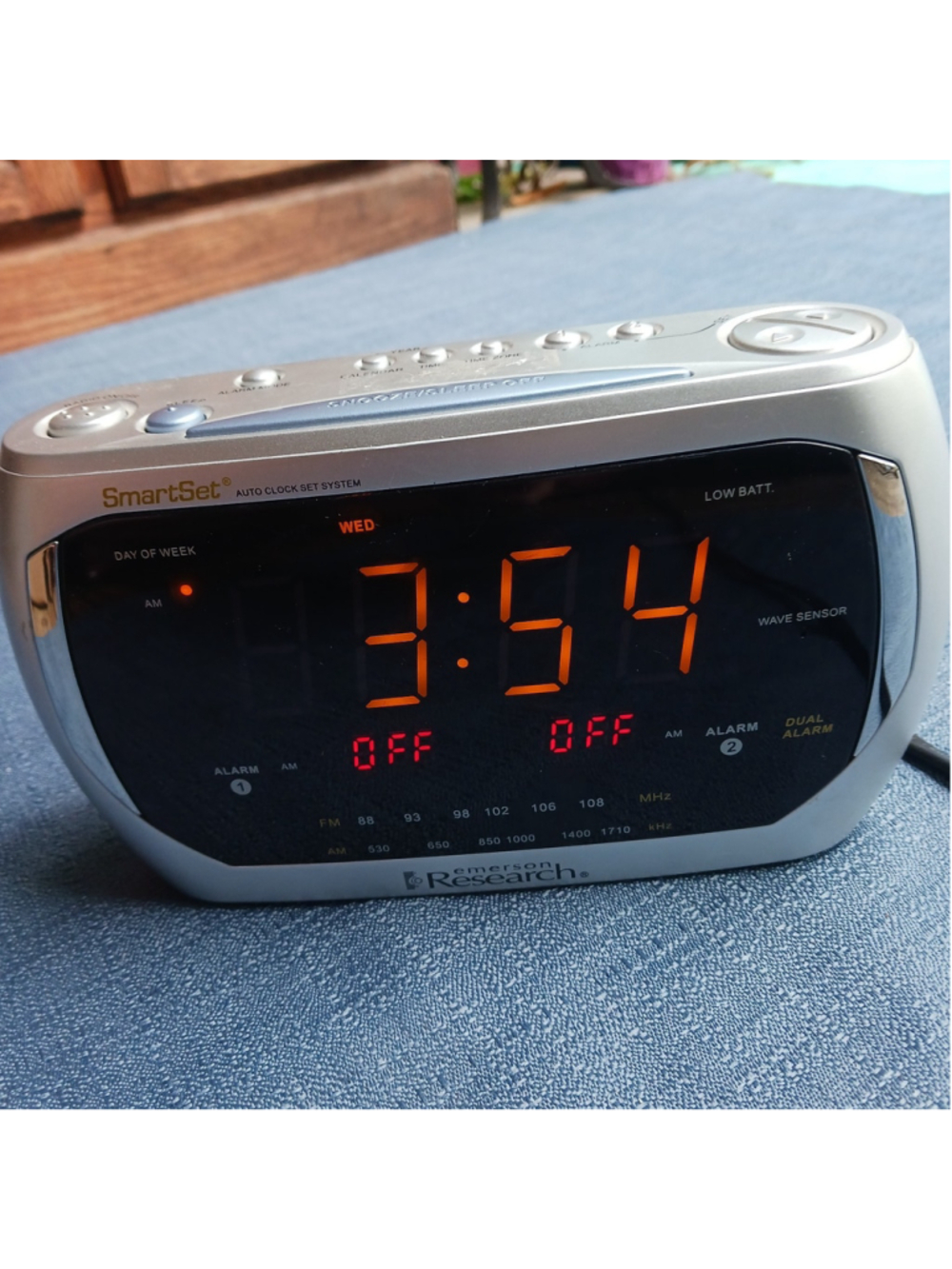 Emerson Research CKS3020 SmartSet Dual Alarm Clock AM/FM Radio LED Display